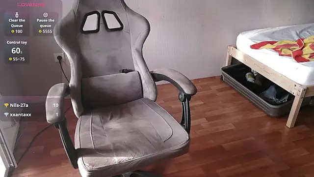 Snapshot of johnny_positive chatting on April 1, 2026, 1:41 pm johnny positive online show from April 1, 2026, 1:41 pm