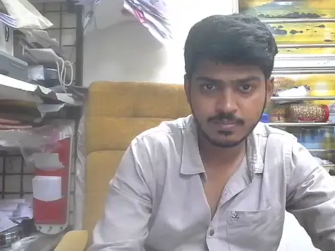 cute modell online show from May 30, 2026, 12:55 pm
