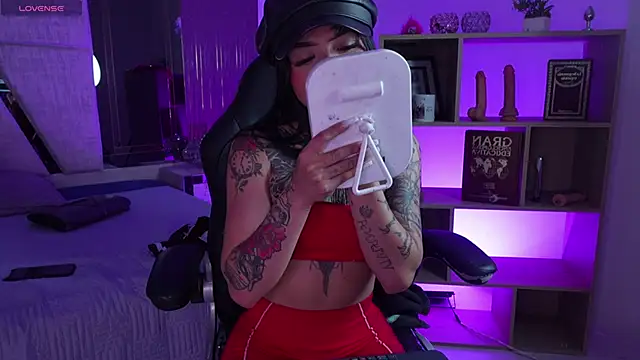 Snapshot of CleeoAdams_ chatting on April 13, 2026, 5:11 am CleeoAdams online show from April 13, 2026, 5:11 am