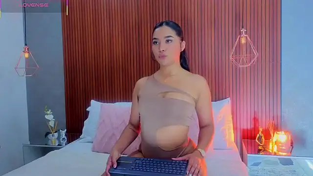 Snapshot of CharlotteGraay chatting on April 22, 2026, 7:42 pm CharlotteGraay online show from April 22, 2026, 7:42 pm
