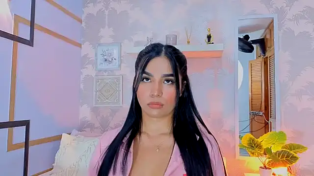 CharlotteGraay online show from December 18, 2025, 7:29 pm