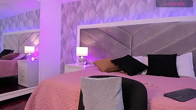 Snapshot of Sara__collins__ chatting on January 22, 2025, 4:33 pm Sara collins online show from January 22, 2025, 4:33 pm