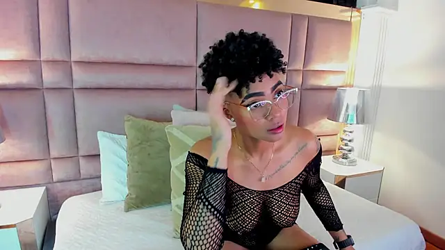 Snapshot of LuciaWallace chatting on September 21, 2025, 9:31 pm LuciaWallace online show from September 21, 2025, 9:31 pm