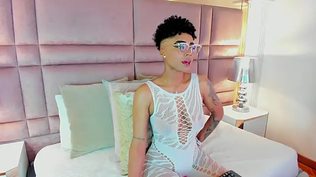 Snapshot of LuciaWallace chatting on September 27, 2025, 3:34 am LuciaWallace online show from September 27, 2025, 3:34 am