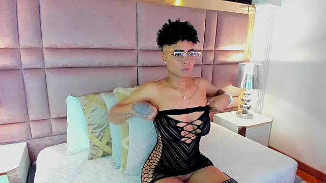 Snapshot of LuciaWallace chatting on September 23, 2025, 10:06 pm LuciaWallace online show from September 23, 2025, 10:06 pm