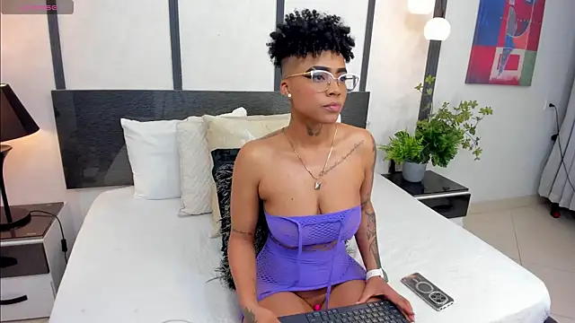 Snapshot of LuciaWallace chatting on January 8, 2026, 12:49 am LuciaWallace online show from January 8, 2026, 12:49 am