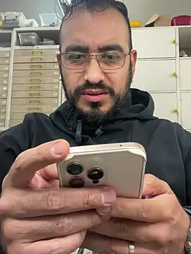 Snapshot of leonardohot1987 chatting on March 12, 2025, 7:47 pm leonardohot1987 online show from March 12, 2025, 7:47 pm