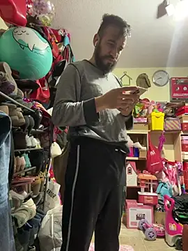 Snapshot of leonardohot1987 chatting on February 18, 2025, 6:04 am leonardohot1987 online show from February 18, 2025, 6:04 am