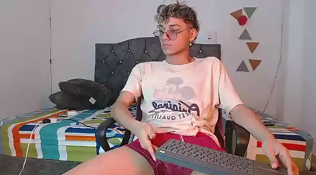 Snapshot of andrew_willyams chatting on February 19, 2025, 6:32 pm andrew willyams online show from February 19, 2025, 6:32 pm