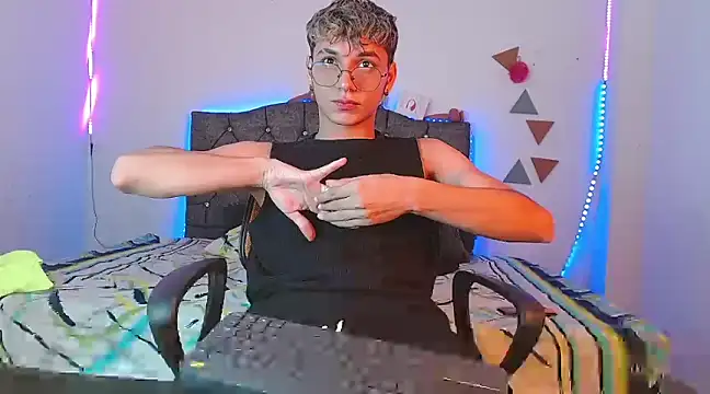 Snapshot of andrew_willyams chatting on March 2, 2025, 2:47 pm andrew willyams online show from March 2, 2025, 2:47 pm