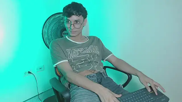 Snapshot of andrew_willyams chatting on November 13, 2025, 10:46 pm andrew willyams online show from November 13, 2025, 10:46 pm