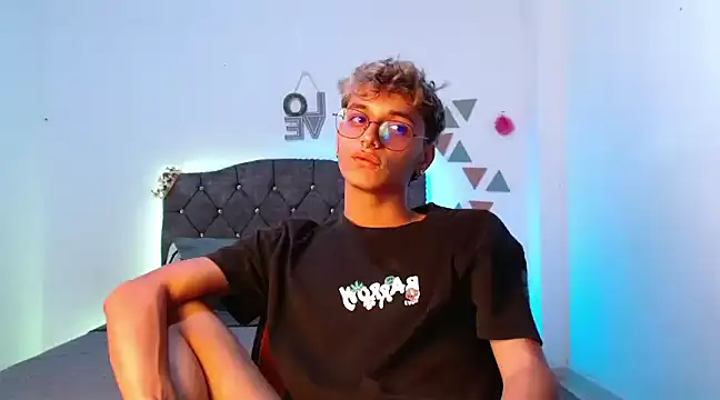 Snapshot of andrew_willyams chatting on January 18, 2025, 4:53 pm andrew willyams online show from January 18, 2025, 4:53 pm