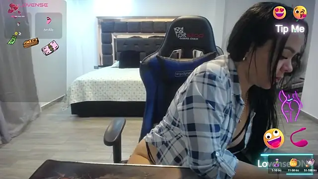 Snapshot of Francheskasmile chatting on November 16, 2025, 5:34 am Francheskasmile online show from November 16, 2025, 5:34 am