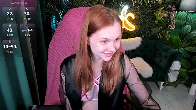 Snapshot of Molly_Pink_ chatting on October 6, 2025, 2:07 pm Molly Pink online show from October 6, 2025, 2:07 pm