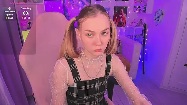 Snapshot of Molly_Pink_ chatting on January 16, 2025, 5:44 pm Molly Pink online show from January 16, 2025, 5:44 pm