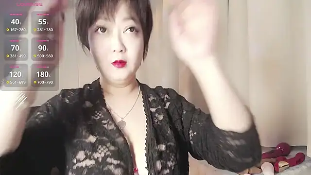 Snapshot of Hey-Cute chatting on February 19, 2025, 3:38 pm Hey-Cute online show from February 19, 2025, 3:38 pm