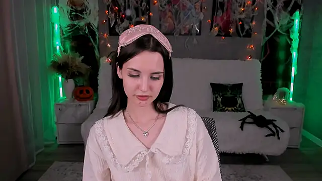 Snapshot of SamanthaaaWalker chatting on October 8, 2025, 8:31 pm SamanthaaaWalker online show from October 8, 2025, 8:31 pm