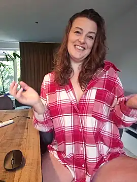 Snapshot of cumtomama chatting on October 4, 2025, 11:34 am cumtomama online show from October 4, 2025, 11:34 am