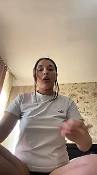 Snapshot of Rosanna_Rennie chatting on February 24, 2025, 1:10 pm Rosanna Rennie online show from February 24, 2025, 1:10 pm