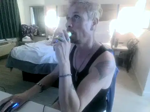 AQuickPhyx online show from February 3, 2025, 10:00 pm