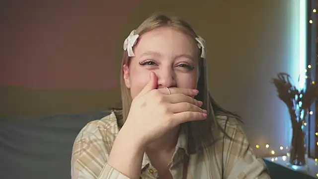 Snapshot of milasmiu chatting on March 21, 2025, 5:02 pm milasmiu online show from March 21, 2025, 5:02 pm