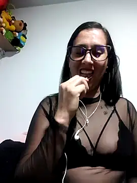 CHARLOTTE 1711 online show from November 17, 2025, 3:21 am