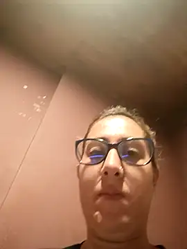 Snapshot of CHARLOTTE_1711 chatting on February 27, 2026, 3:51 am CHARLOTTE 1711 online show from February 27, 2026, 3:51 am