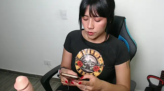 Snapshot of juli_love11 chatting on January 22, 2025, 12:16 am juli love11 online show from January 22, 2025, 12:16 am
