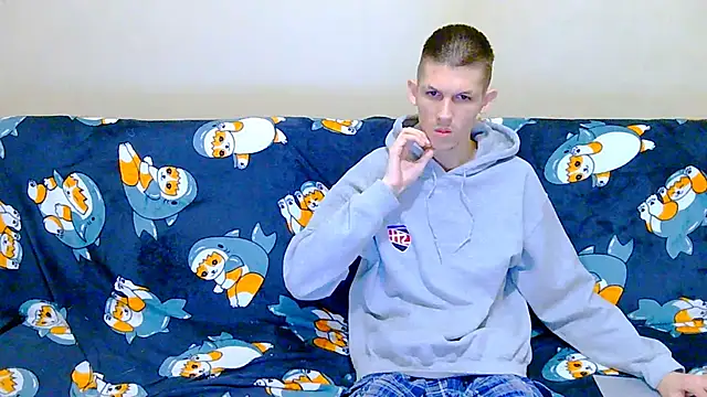 Snapshot of Lester_Broo chatting on October 10, 2025, 9:15 pm Lester Broo online show from October 10, 2025, 9:15 pm