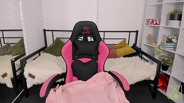 Snapshot of Erica__Alta chatting on October 11, 2025, 5:30 am Erica Alta online show from October 11, 2025, 5:30 am