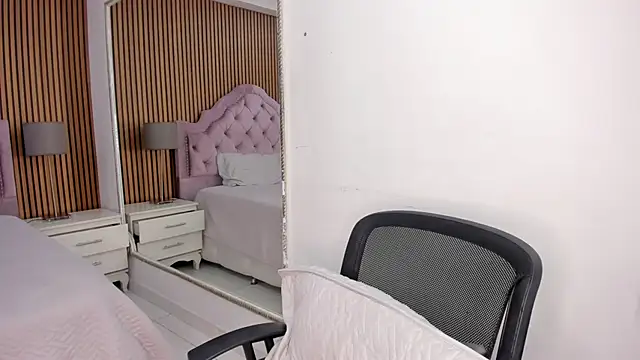 Snapshot of BellaaStorm chatting on November 6, 2025, 4:38 am BellaaStorm online show from November 6, 2025, 4:38 am