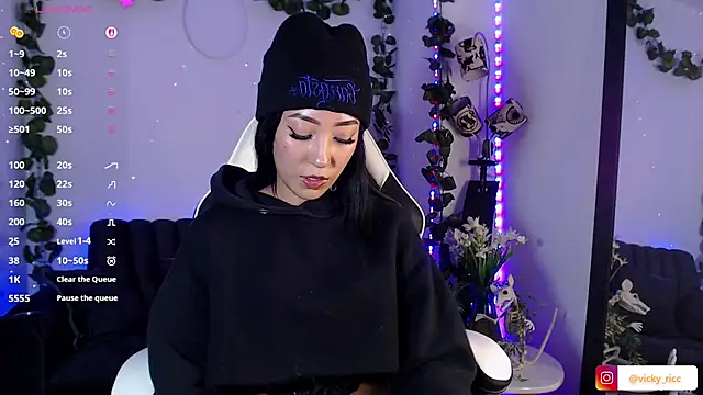 victoria ricci a online show from September 19, 2025, 4:55 pm