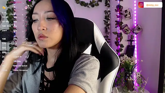 victoria ricci a online show from September 9, 2025, 4:33 am