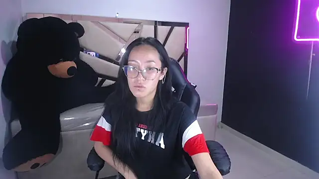 victoria ricci a online show from March 6, 2025, 4:38 pm