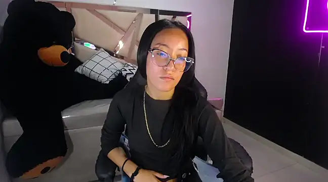 victoria ricci a online show from February 26, 2025, 4:27 pm