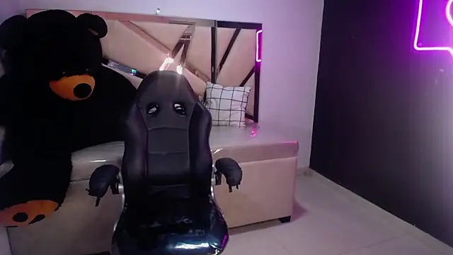 victoria ricci a online show from March 15, 2025, 4:43 pm