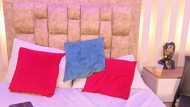 avis lara online show from November 27, 2025, 8:09 pm