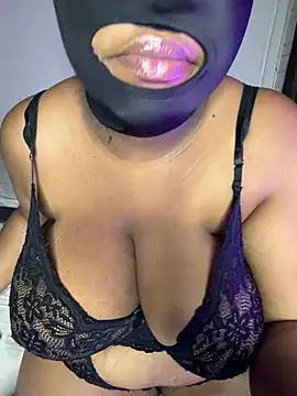 Lilymoonshow online show from April 8, 2026, 12:12 am