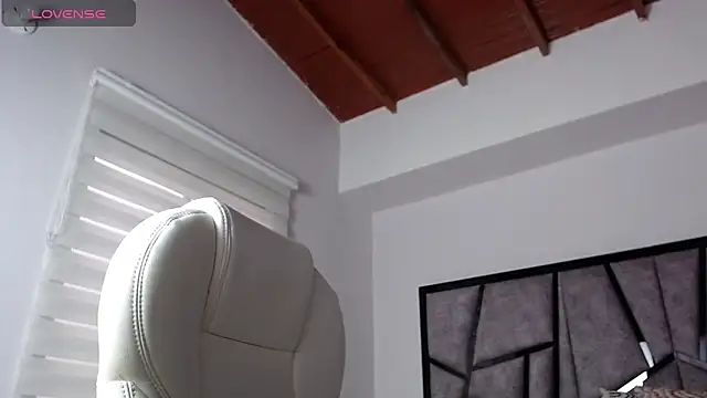 ilitzy cardona online show from March 4, 2025, 6:39 pm