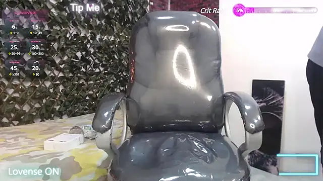Snapshot of HarolddXL chatting on March 22, 2025, 12:35 pm HarolddXL online show from March 22, 2025, 12:35 pm