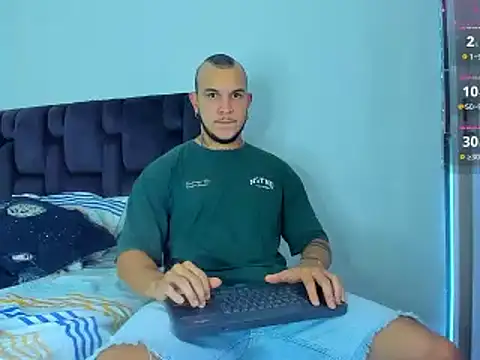 Snapshot of austinoficial chatting on February 8, 2026, 8:39 pm austinoficial online show from February 8, 2026, 8:39 pm