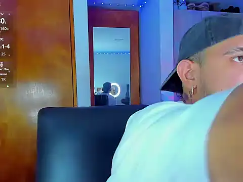 Snapshot of austinoficial chatting on September 8, 2025, 11:37 pm austinoficial online show from September 8, 2025, 11:37 pm