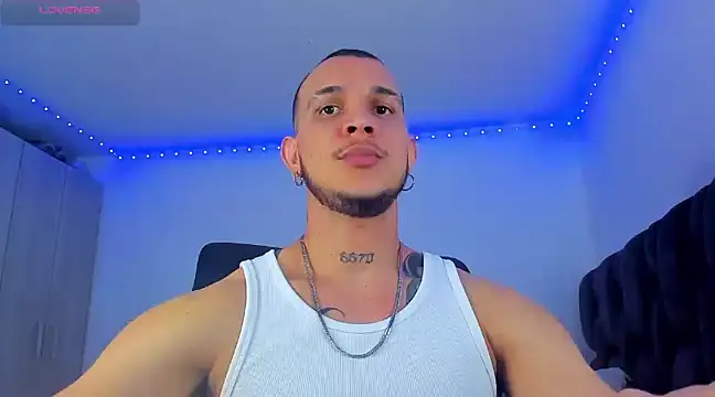 Snapshot of austinoficial chatting on February 14, 2025, 12:19 am austinoficial online show from February 14, 2025, 12:19 am