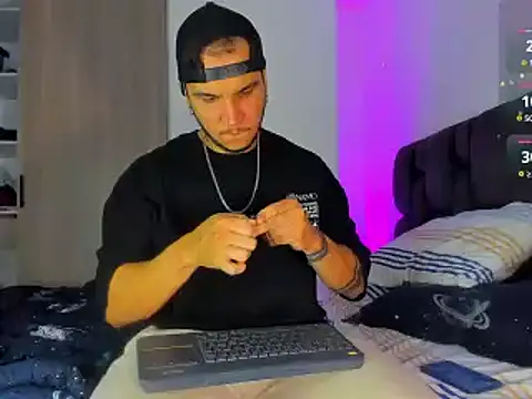 Snapshot of austinoficial chatting on January 15, 2026, 8:45 pm austinoficial online show from January 15, 2026, 8:45 pm