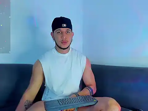 Snapshot of austinoficial chatting on October 9, 2025, 11:49 pm austinoficial online show from October 9, 2025, 11:49 pm
