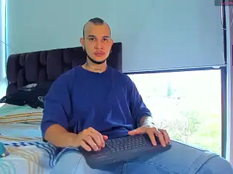 Snapshot of austinoficial chatting on February 7, 2026, 9:01 pm austinoficial online show from February 7, 2026, 9:01 pm