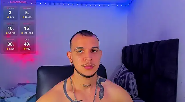 Snapshot of austinoficial chatting on February 12, 2025, 11:30 pm austinoficial online show from February 12, 2025, 11:30 pm