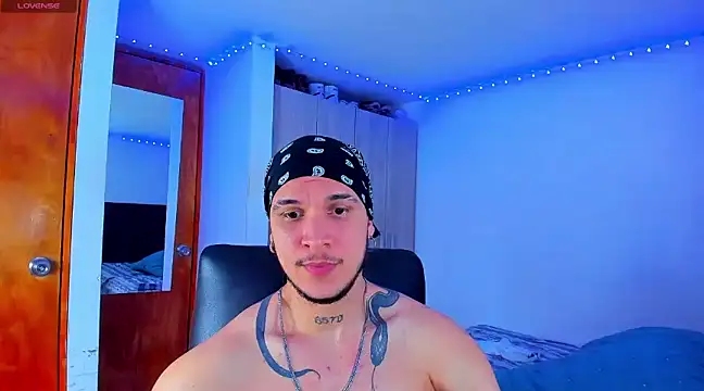 Snapshot of austinoficial chatting on February 21, 2025, 8:49 pm austinoficial online show from February 21, 2025, 8:49 pm