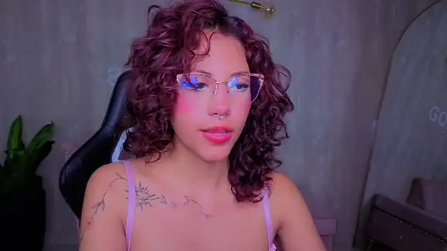 zoe ch  online show from June 5, 2026, 3:00 am