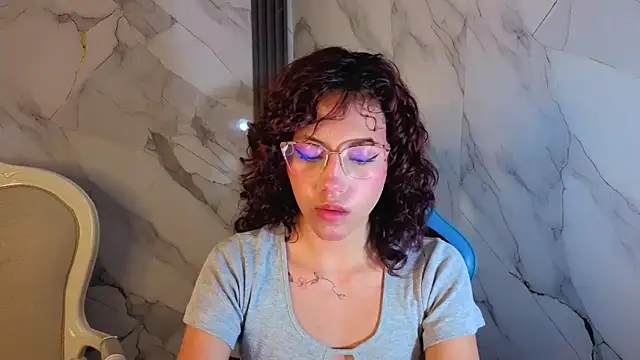 zoe ch  online show from June 4, 2026, 3:11 am
